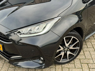 Toyota Yaris 1.5 Hybrid Executive | JBL | Carplay | Stoelverwarming | Pano image