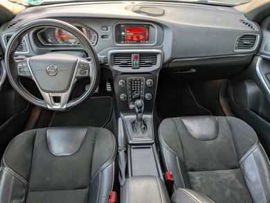 Volvo V40 1.5 T3 Polar+ R-Design | All-Season | Climate Control | Bomvol! image