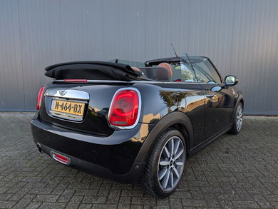 MINI Cabrio 1.5 Cooper Chili Serious Business image