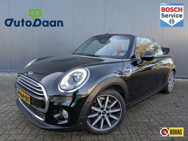 MINI Cabrio 1.5 Cooper Chili Serious Business image