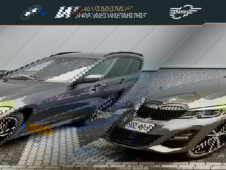 Foto van BMW 3 Serie Touring 330e M-Sport Laser Adapt. Cruise Camera HUD Harman/Kardon Camera