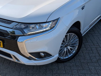 Mitsubishi Outlander PHEV Spirit 4WD | 100% Dealer Onderhouden image