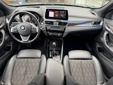 BMW X1 xDrive25e eDrive Edition Pano LED Sportstoelen HUD Stoelverwarming Camera image