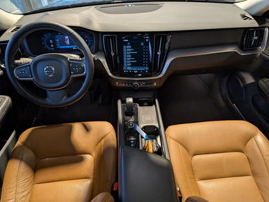 Volvo V60 2.0 B3 Core | Led | Stoel/Stuur Verwarming | leder Interieur image