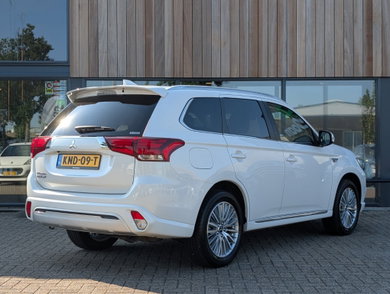 Mitsubishi Outlander PHEV Spirit 4WD | 100% Dealer Onderhouden image