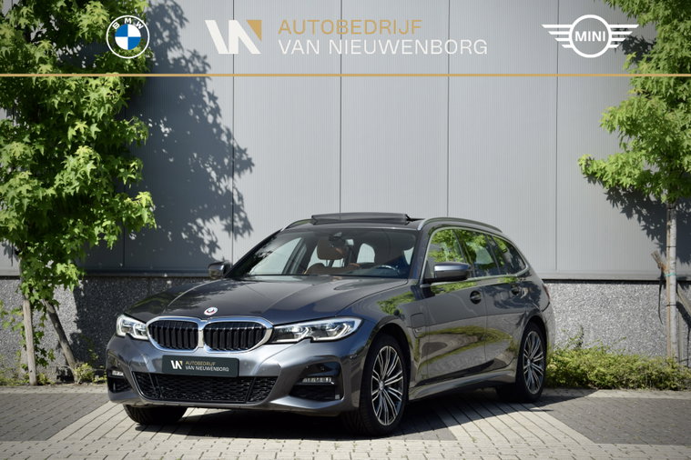 Foto van BMW 3 Serie Touring 330e xDrive M-Sport 292 pk