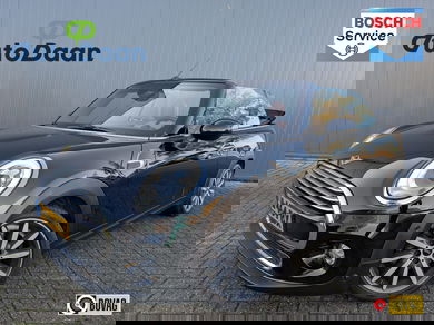 MINI Cabrio 1.5 Cooper Chili Serious Business image