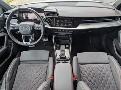 Audi A3 Sportback 45 TFSI e S-Line Competition | Bang & Olufsen | Apple Carplay image