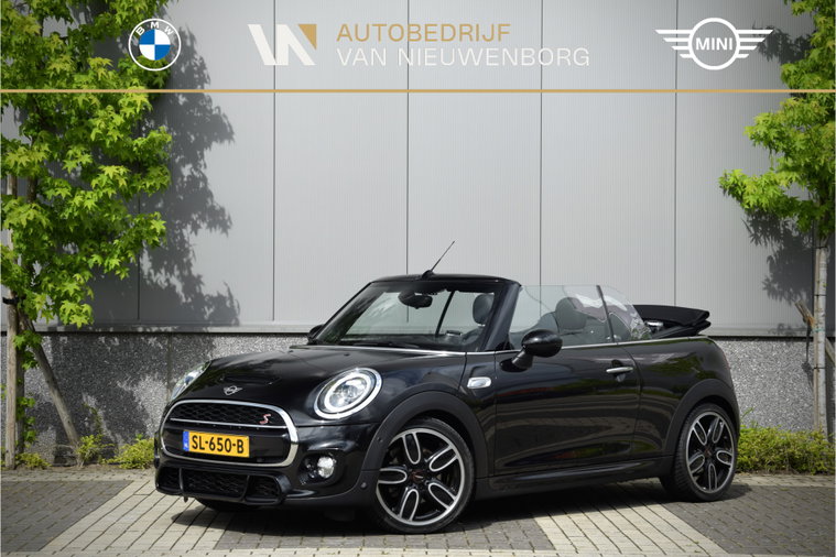 Foto van MINI Cooper S Cabrio Mini 2.0 192 pk John Cooper Works