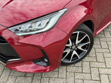 Toyota Yaris 1.5 Hybrid Executive Automaat Stoelverwarming JBL HUD Navigatie Camera LED Half Leder image