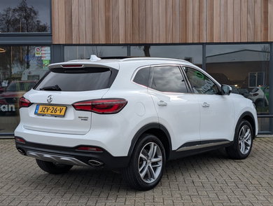 MG EHS 1.5 TGDI Hybrid Luxury | Pano | Carplay | 360 Camera image