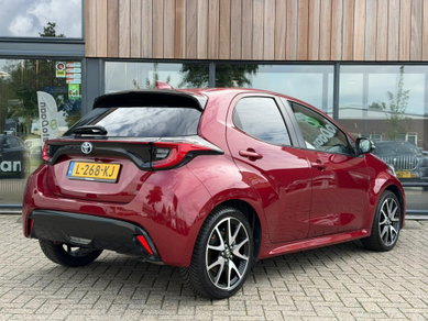 Toyota Yaris 1.5 Hybrid Executive Automaat Stoelverwarming JBL HUD Navigatie Camera LED Half Leder image