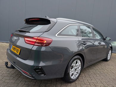 Kia Ceed Sportswagon 1.5 T-GDi Dynamic Line | Trekhaak | All Season banden! image